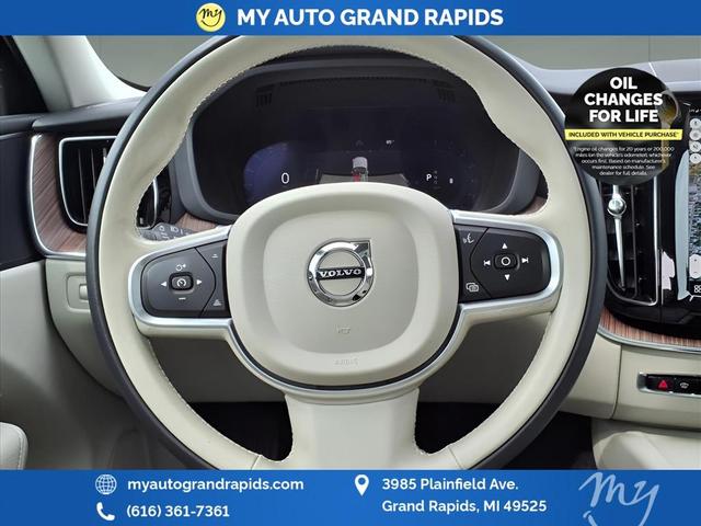 Photo of 2022 Crystal White Metallic Volvo XC60