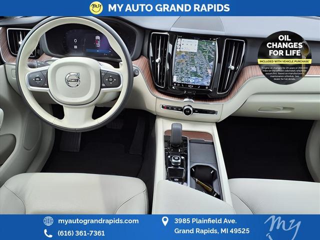 Photo of 2022 Crystal White Metallic Volvo XC60
