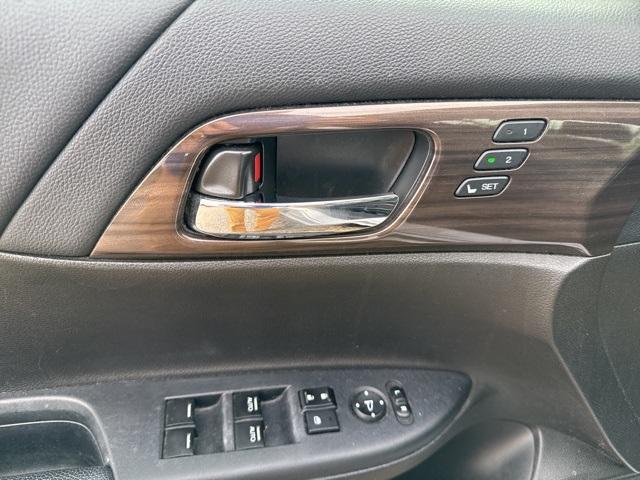 Photo of 2017 Lunar Silver Metallic Honda Accord