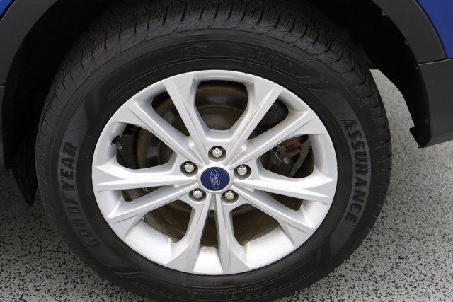 Photo of 2017 Lightning Blue Metallic Ford Escape