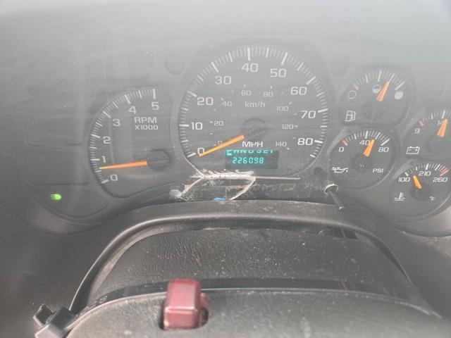 Photo of 2005 Olympic White GMC Jimmy