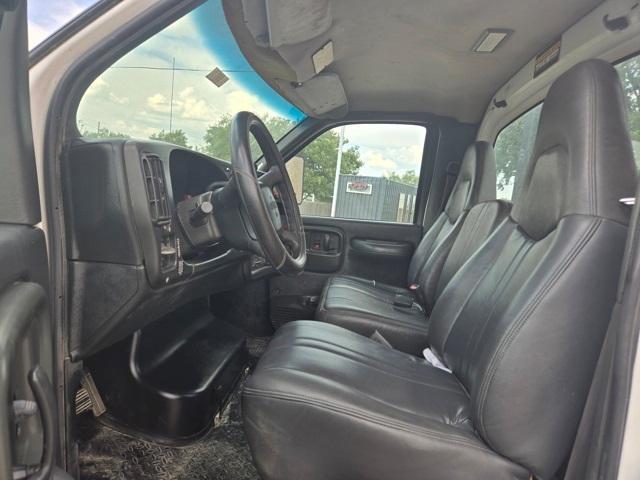 Photo of 2005 Olympic White GMC Jimmy