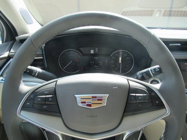 Photo of 2025 Crystal White Tri-Coat Cadillac XT5