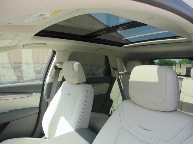 Photo of 2025 Crystal White Tri-Coat Cadillac XT5