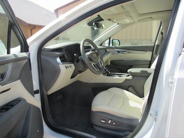 Photo of 2025 Crystal White Tri-Coat Cadillac XT5