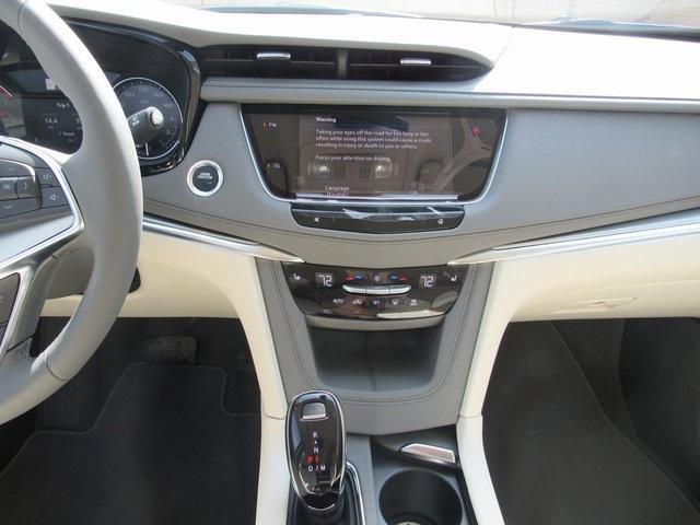 Photo of 2025 Crystal White Tri-Coat Cadillac XT5