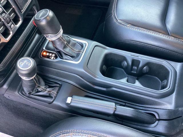 Photo of 2023 Bright White Clearcoat Jeep Gladiator