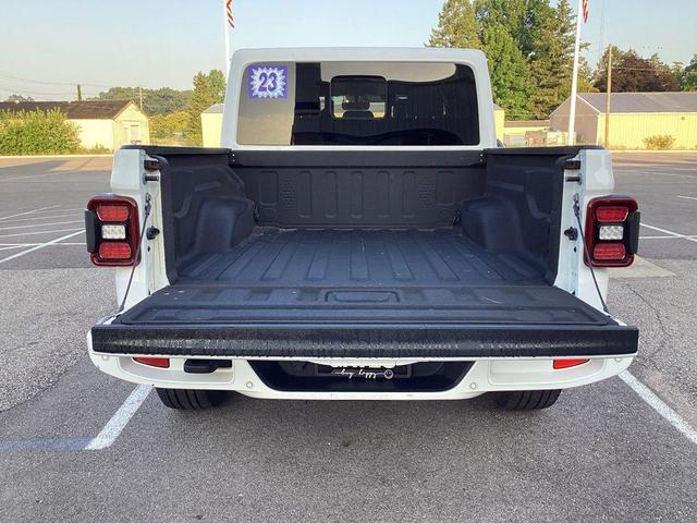 Photo of 2023 Bright White Clearcoat Jeep Gladiator