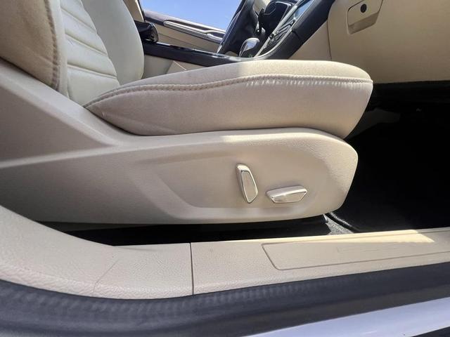 Photo of 2016 Oxford White Ford Fusion Hybrid