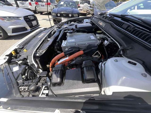 Photo of 2016 Oxford White Ford Fusion Hybrid