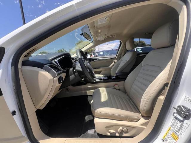 Photo of 2016 Oxford White Ford Fusion Hybrid
