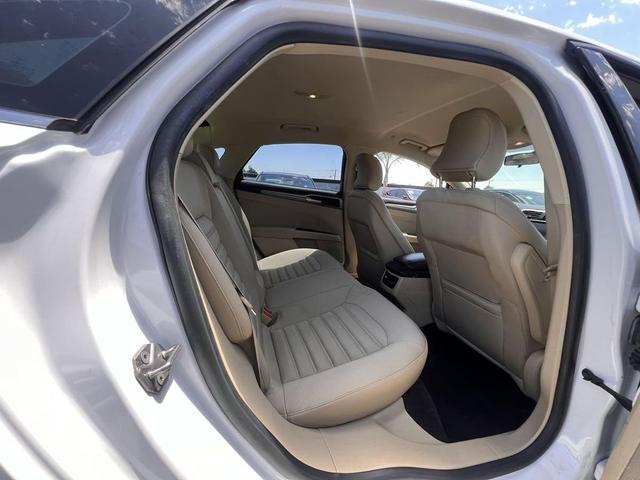 Photo of 2016 Oxford White Ford Fusion Hybrid