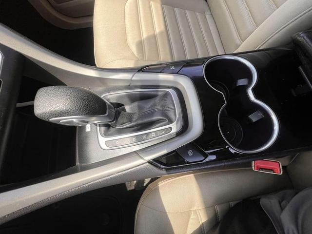 Photo of 2016 Oxford White Ford Fusion Hybrid