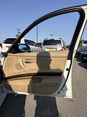 Photo of 2006 Alpine White BMW 325