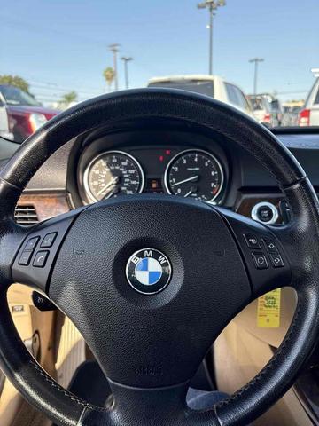 Photo of 2006 Alpine White BMW 325