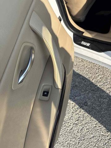Photo of 2006 Alpine White BMW 325
