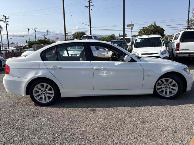 Photo of 2006 Alpine White BMW 325