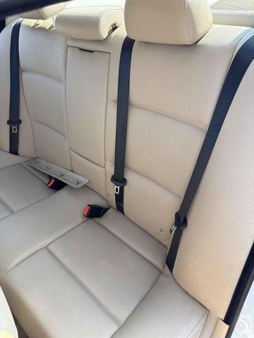 Photo of 2006 Alpine White BMW 325