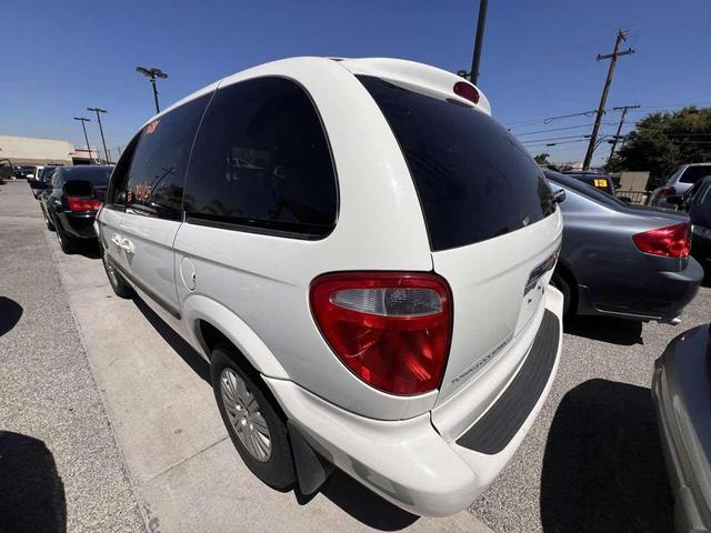 Photo of 2005 Stone White Chrysler Town & Country