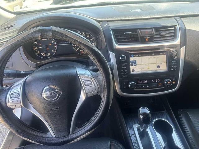 Photo of 2016 Pearl White Nissan Altima