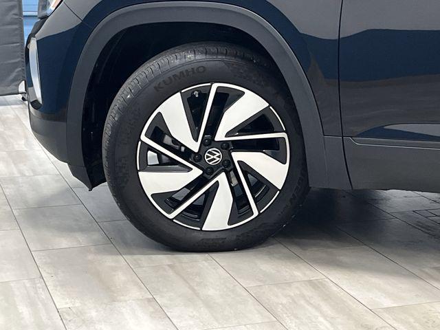 Photo of 2024 Deep Black Pearl Volkswagen Atlas