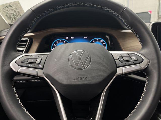 Photo of 2024 Deep Black Pearl Volkswagen Atlas