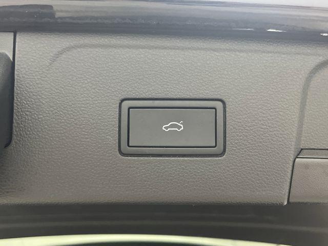 Photo of 2024 Deep Black Pearl Volkswagen Atlas