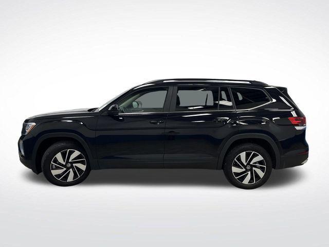 Photo of 2024 Deep Black Pearl Volkswagen Atlas