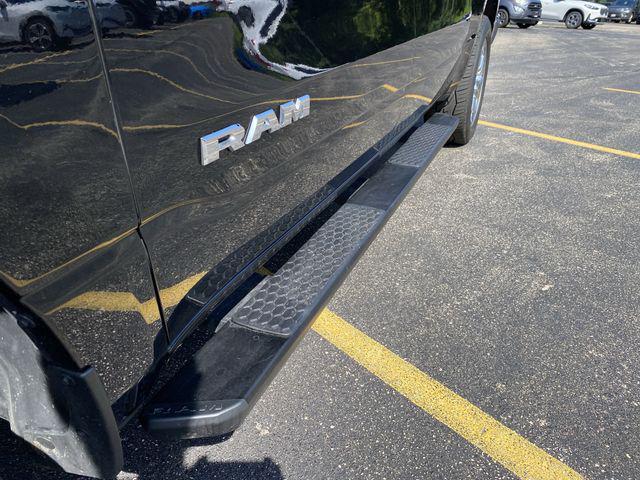 Photo of 2020 Diamond Black Crystal Pearlcoat RAM 1500