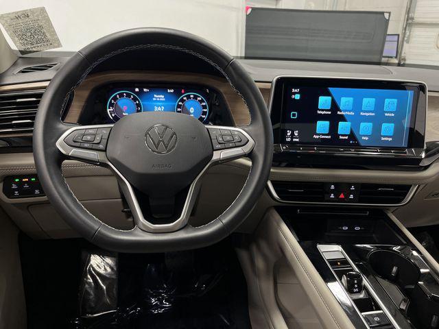 Photo of 2024 Pure White Volkswagen Atlas