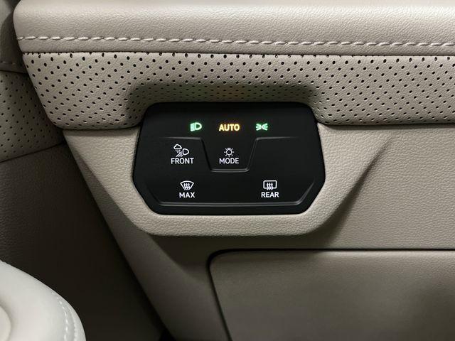 Photo of 2024 Pure White Volkswagen Atlas