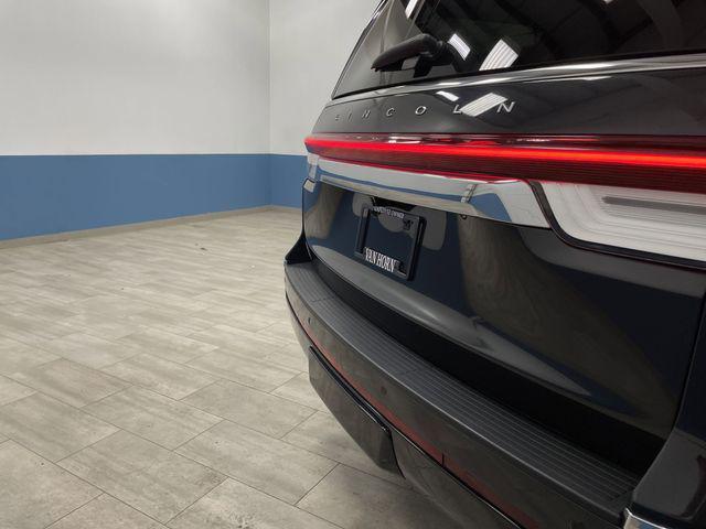 Photo of 2023 Starlight Gray Premium Colorant Lincoln Navigator