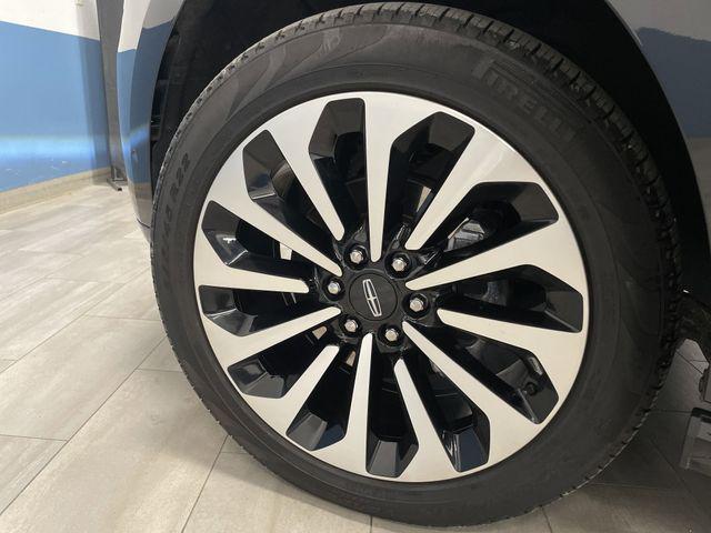 Photo of 2023 Starlight Gray Premium Colorant Lincoln Navigator