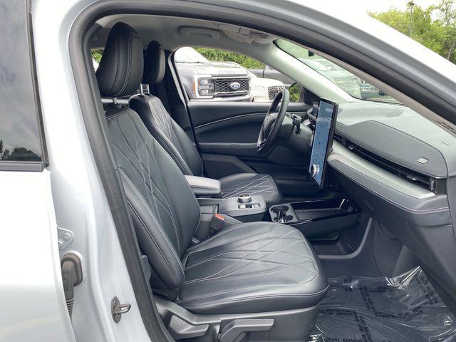 Photo of 2022 White Metallic Ford Mustang Mach-E