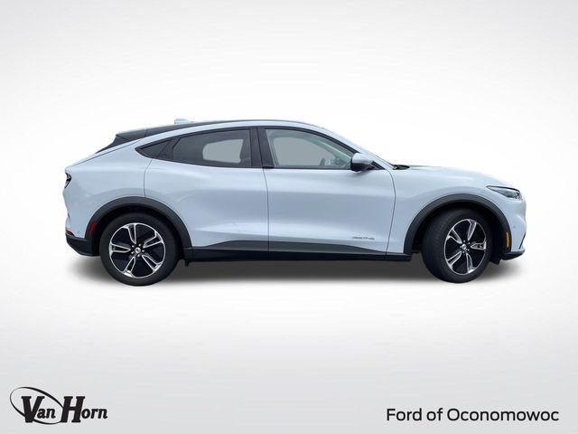 Photo of 2022 White Metallic Ford Mustang Mach-E