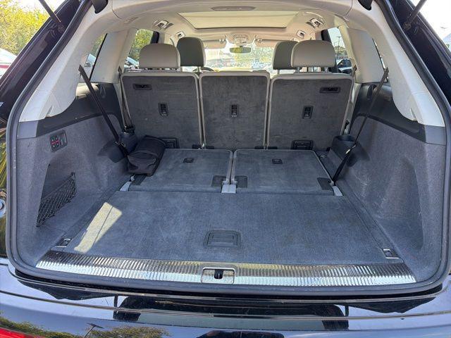 Photo of 2018 Black Audi Q7
