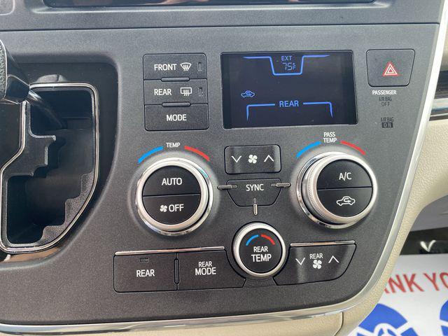 Photo of 2017 Midnight Black Metallic Toyota Sienna