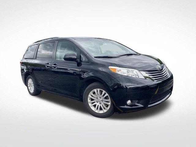 Photo of 2017 Midnight Black Metallic Toyota Sienna