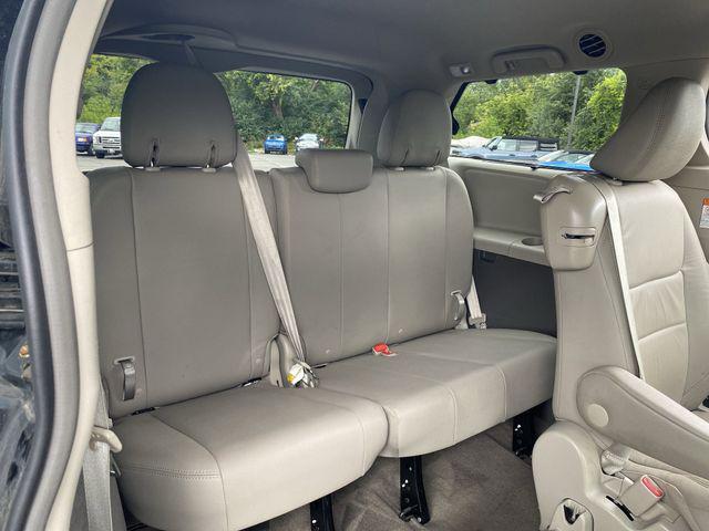 Photo of 2017 Midnight Black Metallic Toyota Sienna