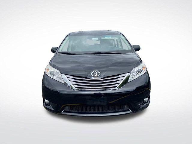 Photo of 2017 Midnight Black Metallic Toyota Sienna