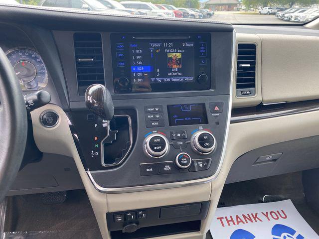 Photo of 2017 Midnight Black Metallic Toyota Sienna