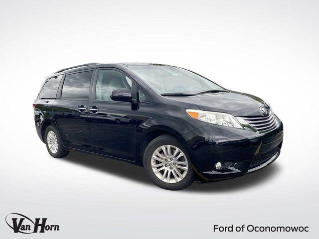 Photo of 2017 Midnight Black Metallic Toyota Sienna