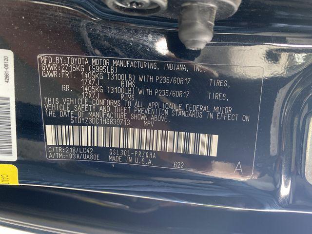 Photo of 2017 Midnight Black Metallic Toyota Sienna