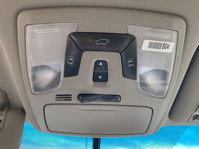 Photo of 2017 Midnight Black Metallic Toyota Sienna