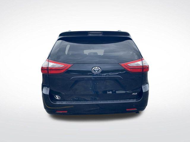 Photo of 2017 Midnight Black Metallic Toyota Sienna