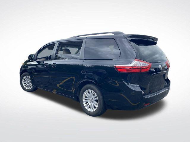 Photo of 2017 Midnight Black Metallic Toyota Sienna