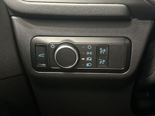 Photo of 2024 Oxford White Ford Escape