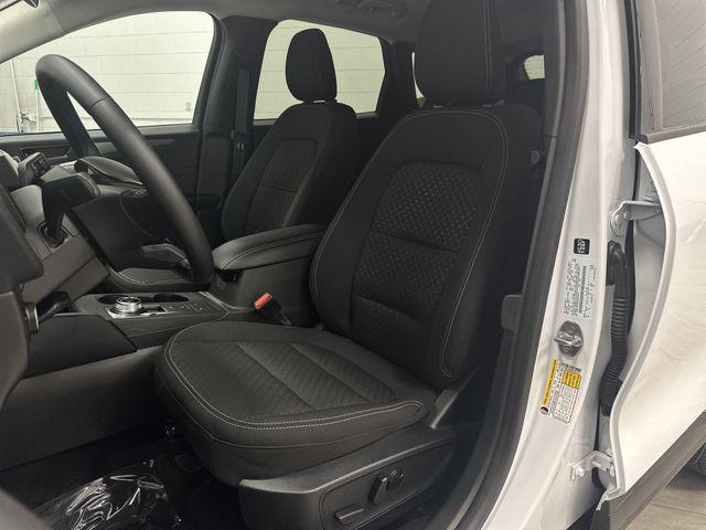 Photo of 2024 Oxford White Ford Escape