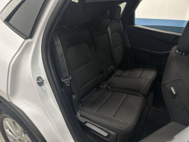 Photo of 2024 Oxford White Ford Escape