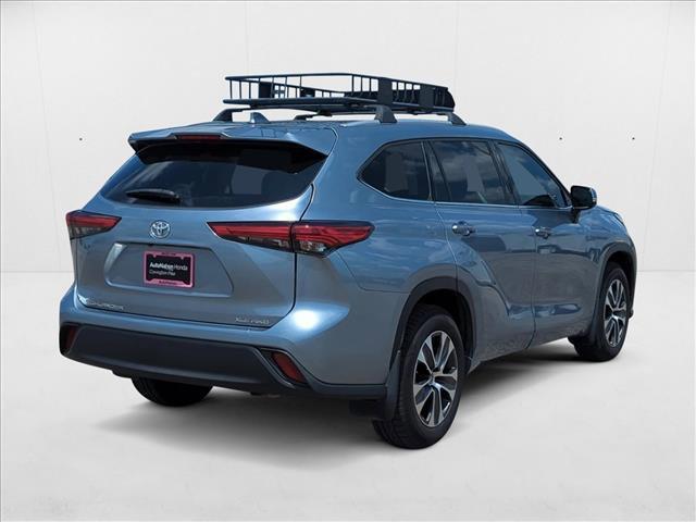 Photo of 2022 Moon Dust Toyota Highlander